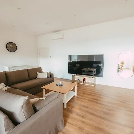 Moderne Et Equipe Confort アパート